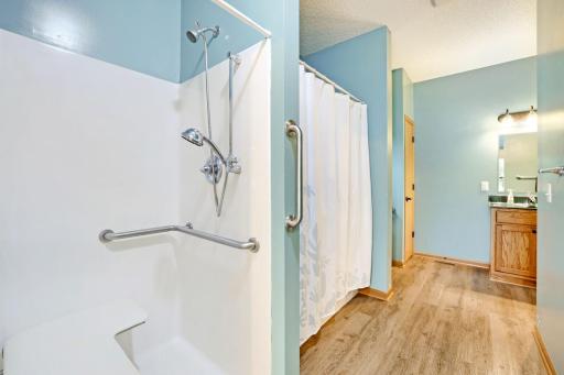 645 Tiffany Ln - Web Quality - 017 - 17 Primary Bathroom.jpg