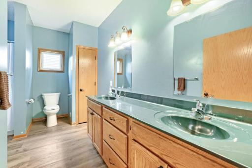 645 Tiffany Ln - Web Quality - 016 - 16 Primary Bathroom.jpg