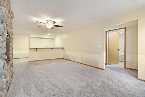 645 Tiffany Ln - Web Quality - 011 - 11 Family Room.jpg