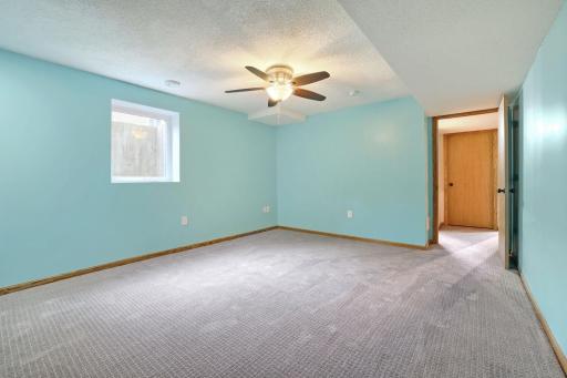 645 Tiffany Ln - Web Quality - 019 - 19 Bedroom.jpg