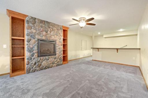 645 Tiffany Ln - Web Quality - 010 - 10 Family Room.jpg