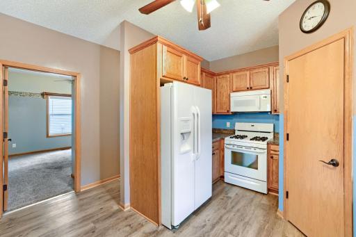 645 Tiffany Ln - Web Quality - 008 - 08 Kitchen.jpg