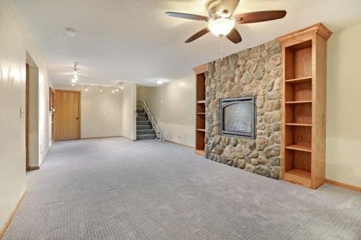 645 Tiffany Ln - Web Quality - 012 - 12 Family Room.jpg