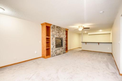645 Tiffany Ln - Web Quality - 004 - 04 Family Room.jpg