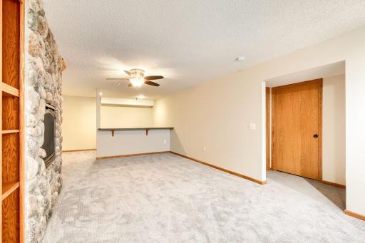 645 Tiffany Ln - Web Quality - 005 - 05 Family Room.jpg