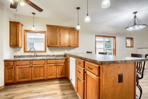 645 Tiffany Ln - Web Quality - 003 - 03 Kitchen.jpg