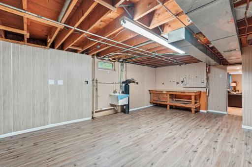 27-web-or-mls-813 Everett Dr-7.jpg