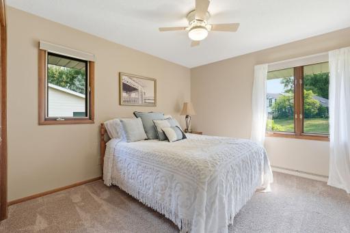 16-web-or-mls-813 Everett Dr-3.jpg
