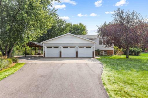 902 76th Avenue S, Fargo, ND 58104