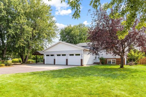 902 76th Avenue S, Fargo, ND 58104