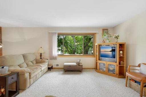 1501 W 140th Street, Burnsville, MN 55337