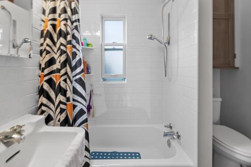 10_6124_4th_Ave_S-Bathroom-1177.jpg