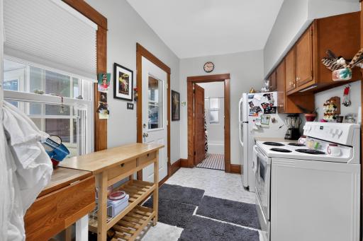 06_6124_4th_Ave_S-Kitchen-1174.jpg