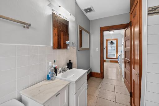 08_6124_4th_Ave_S-Bathroom-1170.jpg