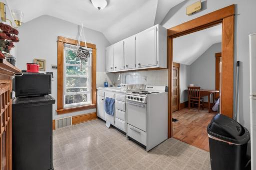 02_6124_4th_Ave_S-Kitchen-1167.jpg