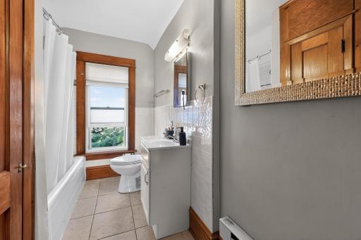 09_6124_4th_Ave_S-Bathroom-1169.jpg