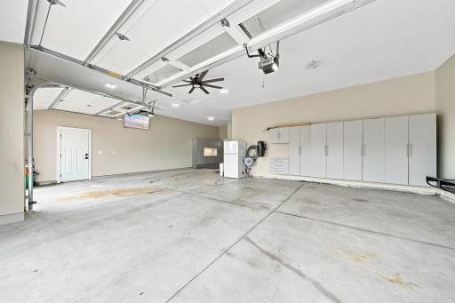 3+ Garage w/In-Floor Heating & Wall Cabinets