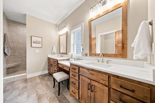 Primary En-Suite - Dual Vanity