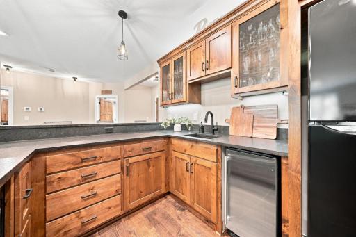 Full Entertainment Wet Bar - 8 Seat/Position - Lower Level