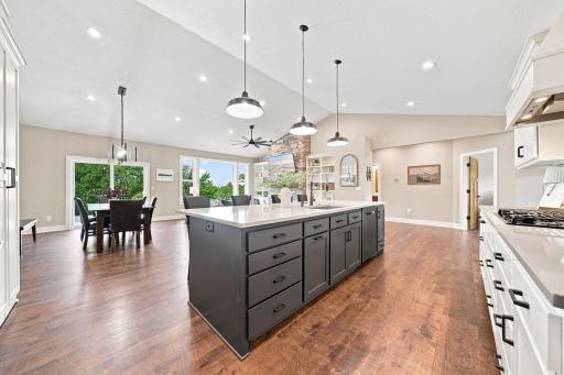 Gourmet Chef Kitchen/Island
