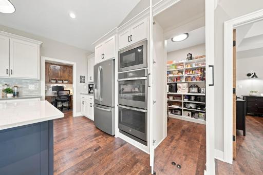 Dual Oven & Hidden Pantry