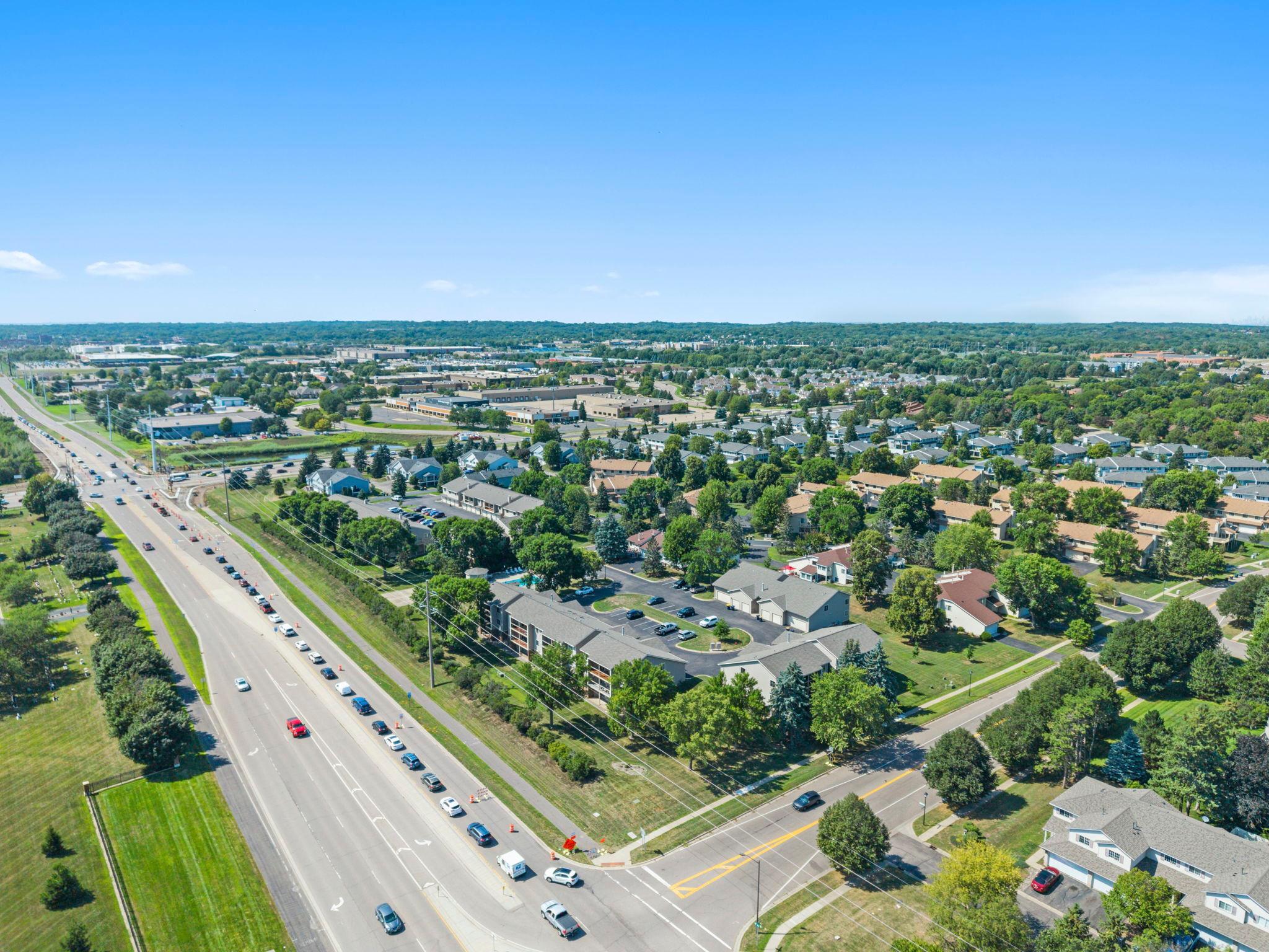 Don’t miss the opportunity to make this move-in-ready main-level condo your own in a convenient Apple Valley location!