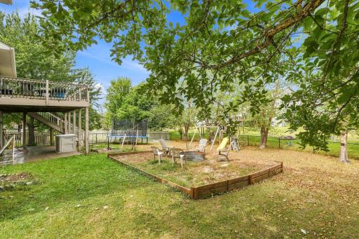 Fire pit, fully fenced backyard. What a treat!