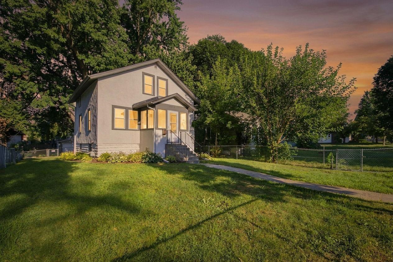 Located just minutes from McRae Park, Lake Nokomis and Minnehaha Creek