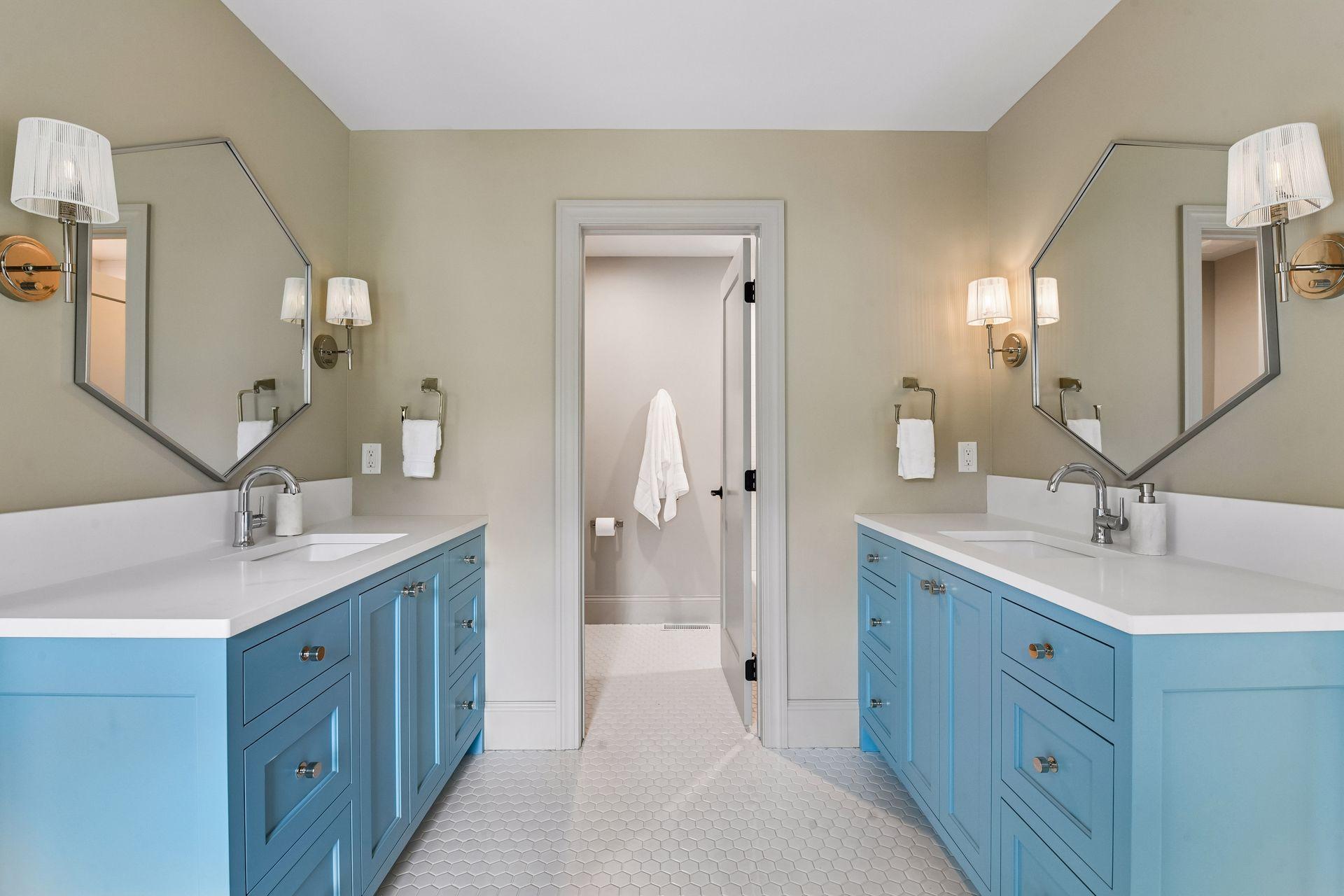 Jack and Jill bathroom with separate vanities as well as tub/shower combo