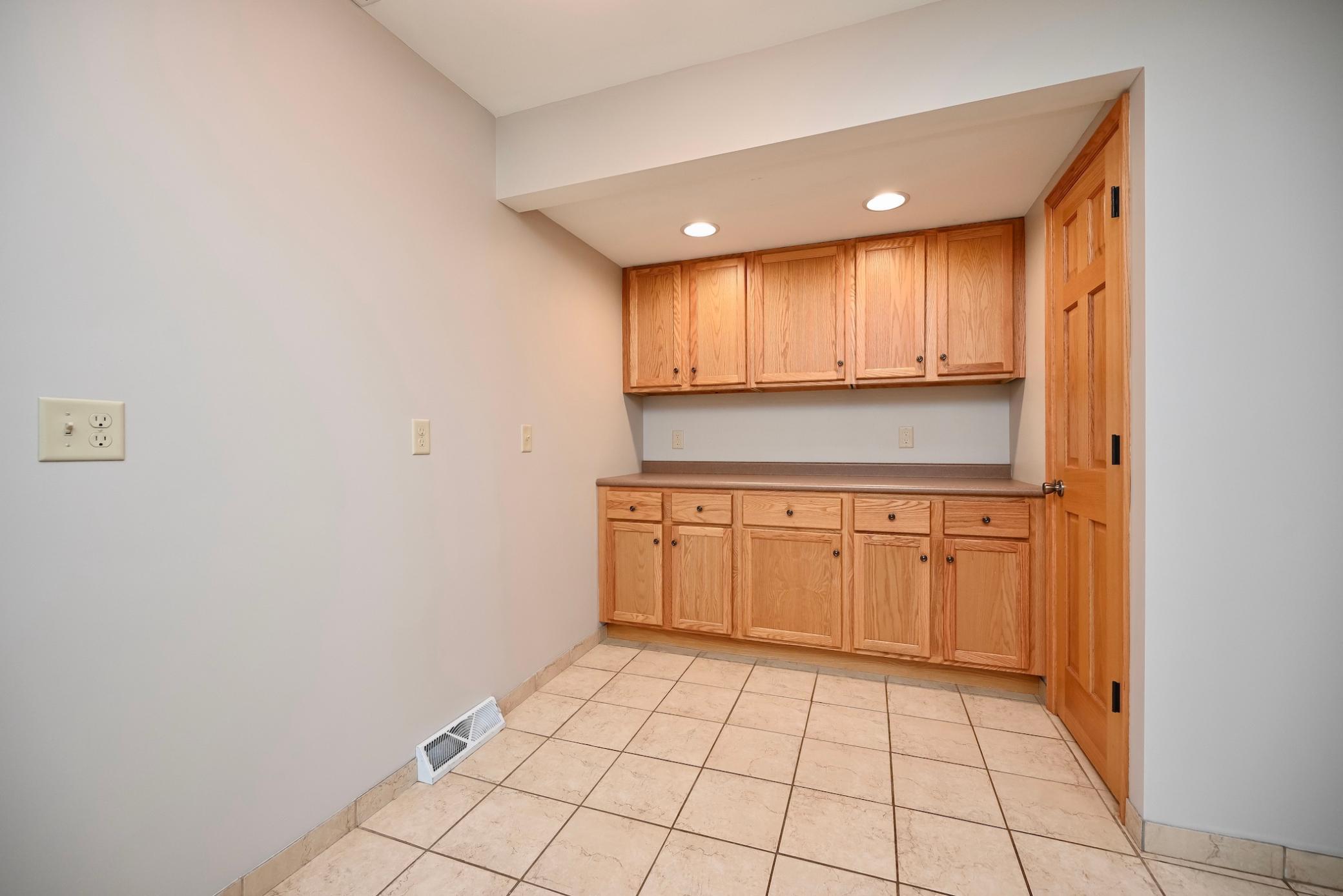 Kitchen & Dining Area