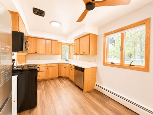 06 Kitchen with lots of natural light.png