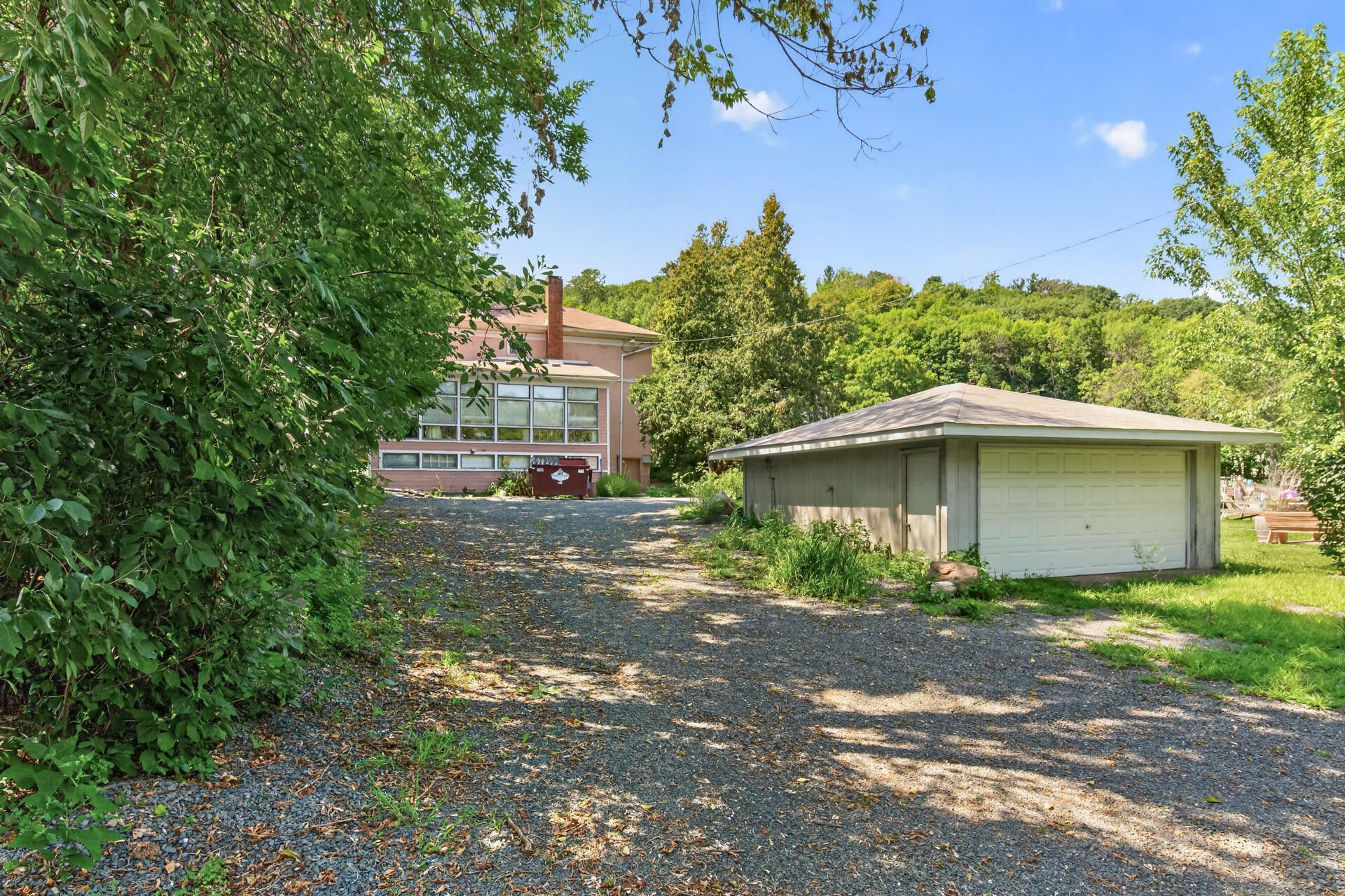 Detached Garage