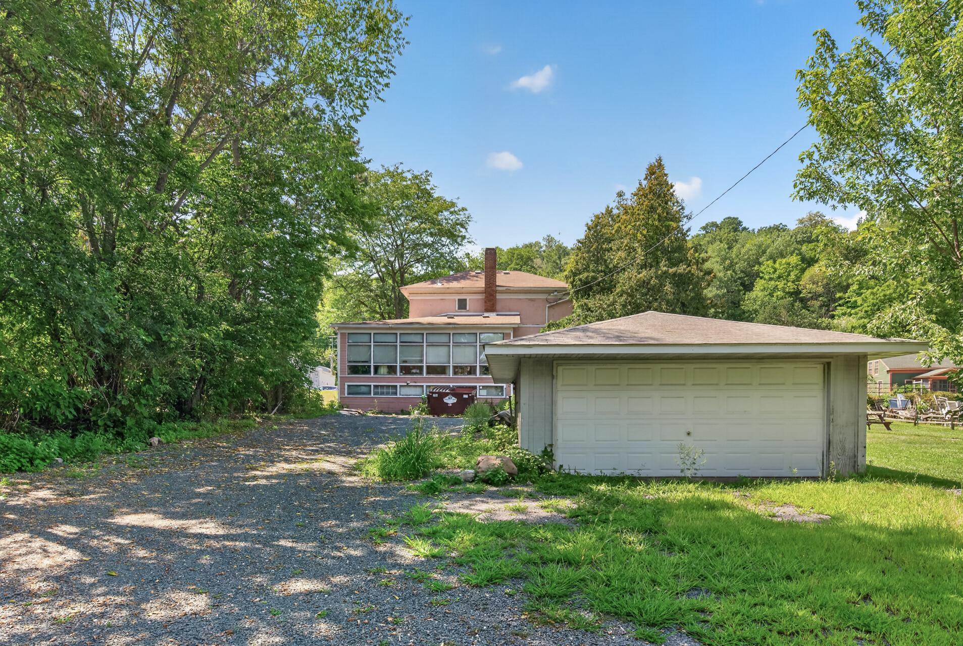 Detached Garage