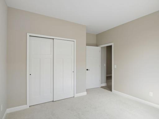 5200 Long Pointe Bay, Woodbury, MN 55129