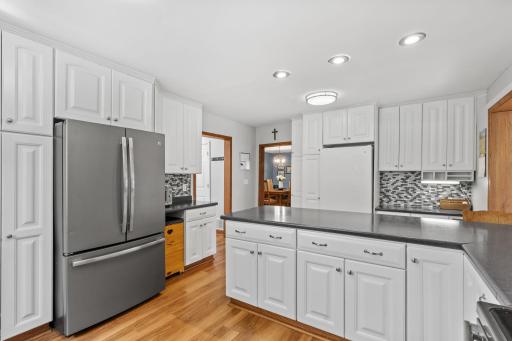 39-web-or-mls-274 Quinlan Ave N-39.jpg