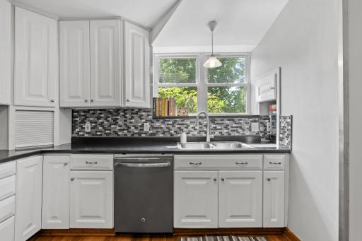 37-web-or-mls-274 Quinlan Ave N-37.jpg