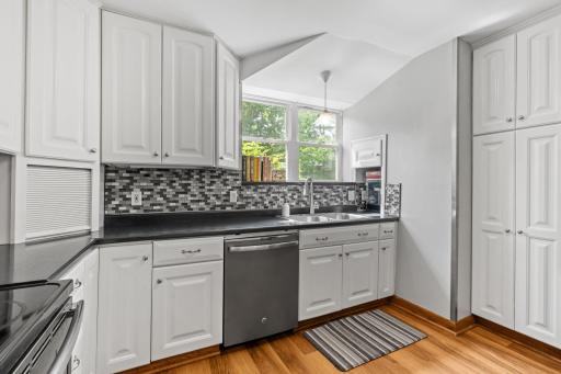 38-web-or-mls-274 Quinlan Ave N-38.jpg
