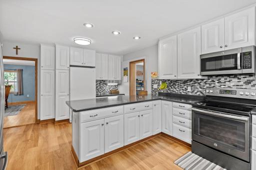 40-web-or-mls-274 Quinlan Ave N-40.jpg