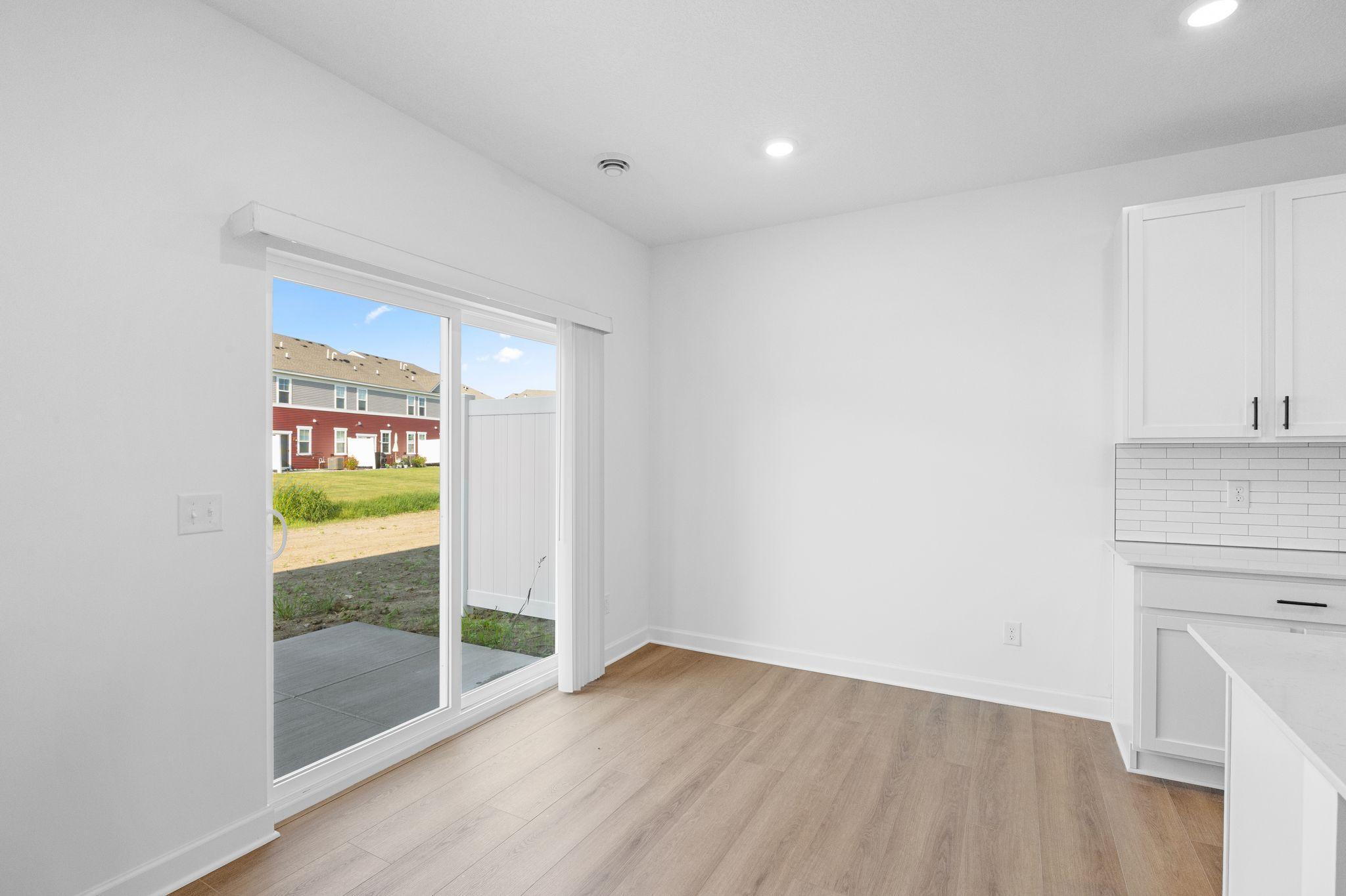 Sharing a convenient layout with the kitchen, the dining room makes it a breeze to serve piping-hot meals straight off the stove and host delicious meals of all sizes on the dinner table.