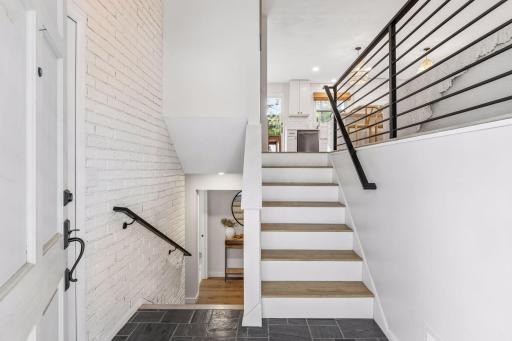 A large foyer (6'6" x 5'9") with coat closet