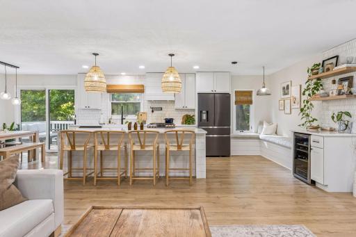 Great sight lines to the kitchen - banquette seating for an additional table or simply use as additional lounge space
