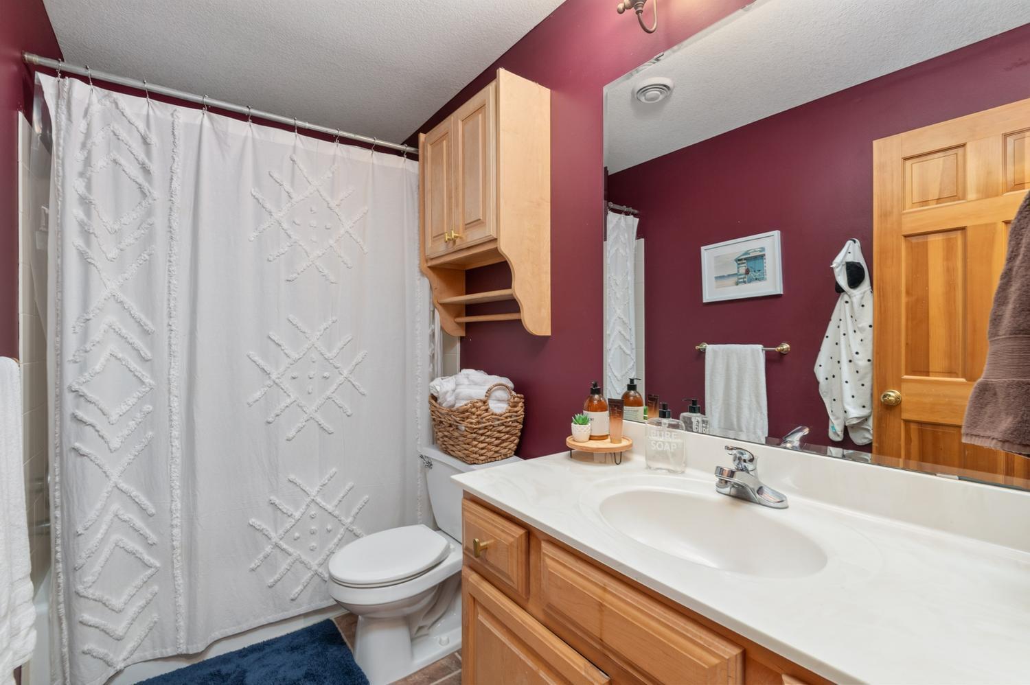 There is another full bath finished with ceramic tile off the lower level hallway.