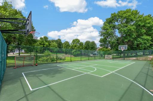 A closer photo of the court. The location is very close to all the award winning Westonka schools. It is an easy commute east to the cities.