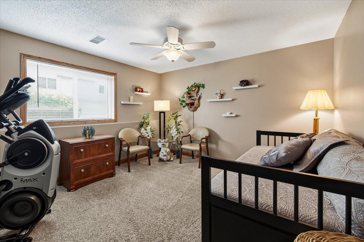 Large 4th bedroom on lower level