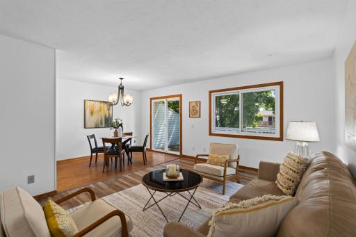 Light and bright living and dining space