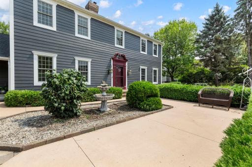 Extended courtyard great for relaxing and entertaining!