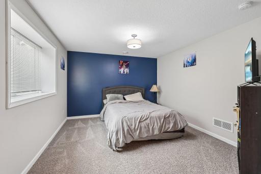 42-web-or-mls-Glasgow St-S1208-042.jpg