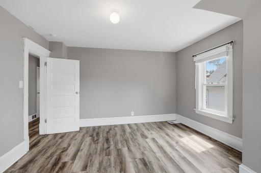 27-web-or-mls-3541_Clinton_Ave_Minneapolis_MN_013.jpg