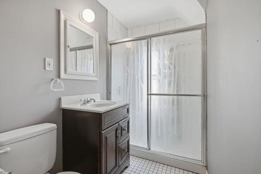 33-web-or-mls-3541_Clinton_Ave_Minneapolis_MN_019.jpg