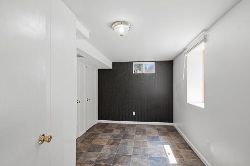 48-web-or-mls-3541_Clinton_Ave_Minneapolis_MN_046.jpg